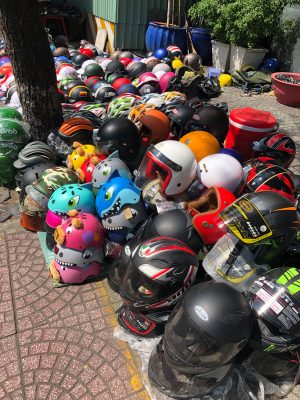 露天のヘルメット
